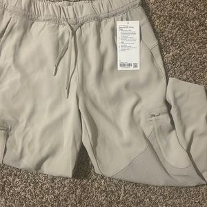 New Relaxed mr cargo crop